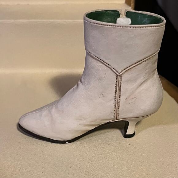 Just the Right Shoe Ingenue - Picture 7 of 10